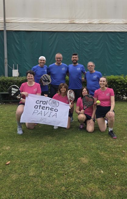 La squadra femminile e la squadra maschile del Cral Ateneo Pavia