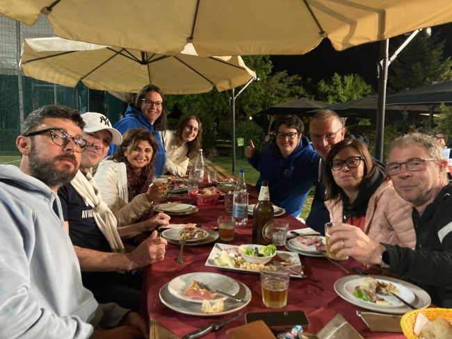 Un momento conviviale tra gli atleti del Cral Ateneo Pavia